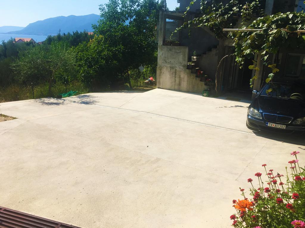 Milmaris Apartments Tivat Exterior photo