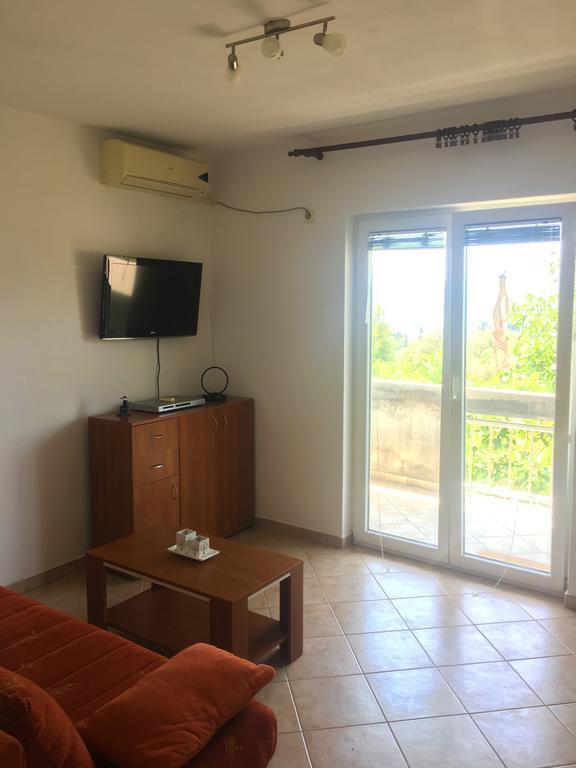 Milmaris Apartments Tivat Exterior photo