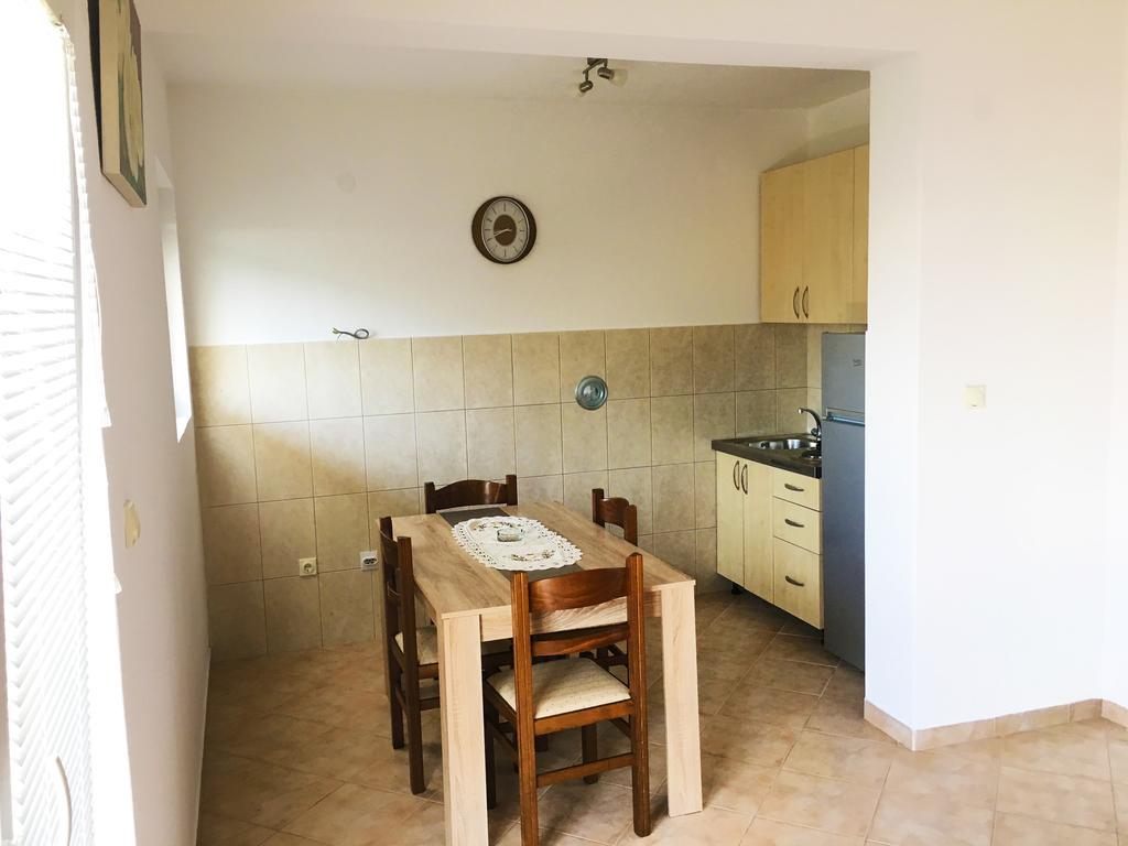 Milmaris Apartments Tivat Exterior photo